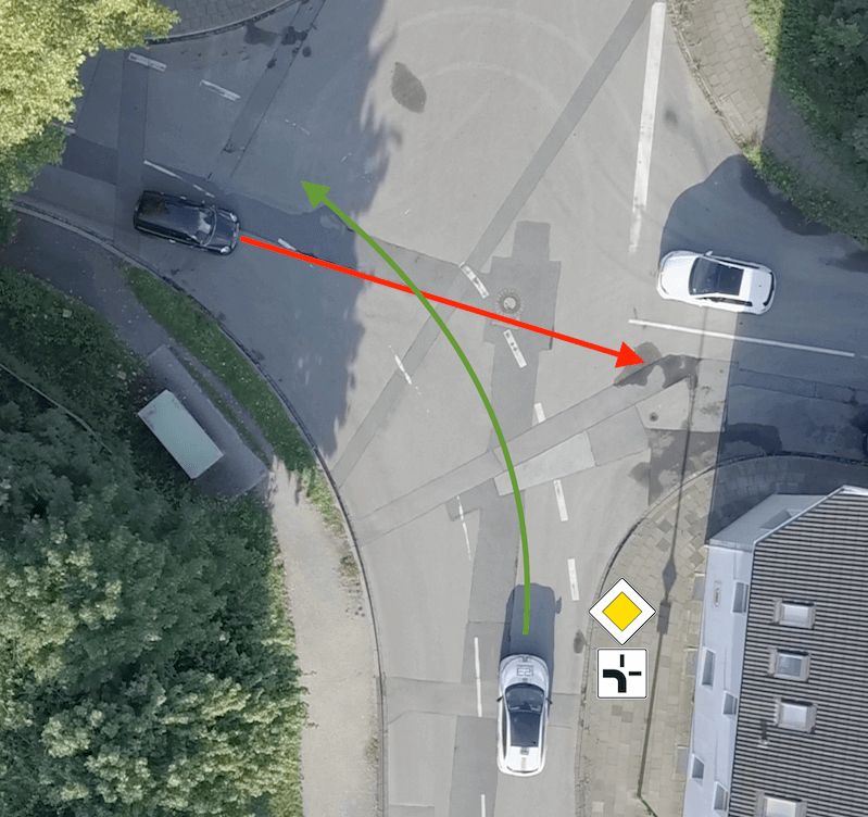 Abknickende_Vorfahrt-beide-Fahrzeuge-kommen-von-der-Vorfahrtsstraße.png