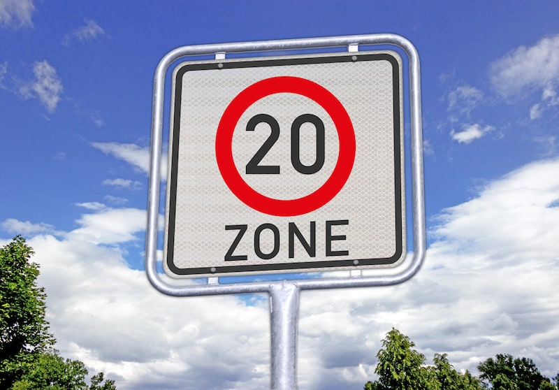 Andere-Teilnehmer-Strassenverkehr-Schild-20-zone.jpeg