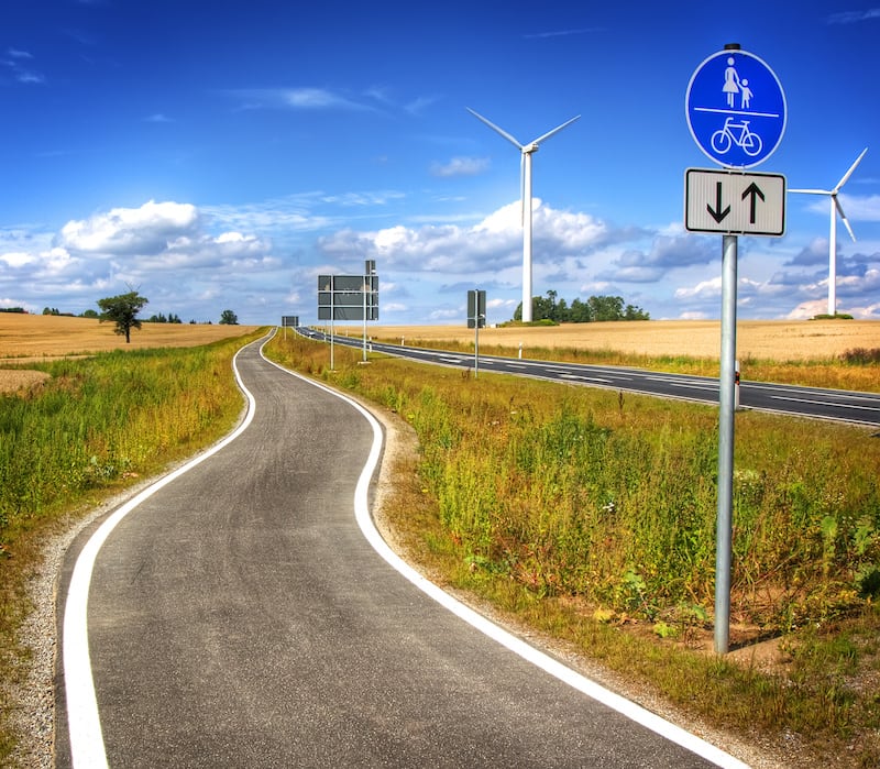 Andere-Teilnehmer-Strassenverkehr-radweg_fuer_beide_richtungen.jpeg