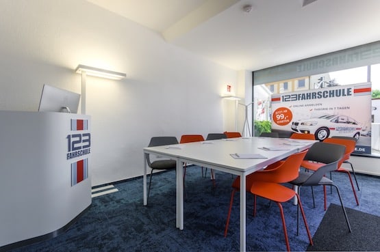 Fahrschule Marl Schulungsraum und Theke