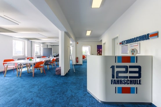 Fahrschule Recklinghausen Eingangsbereich mit Theke