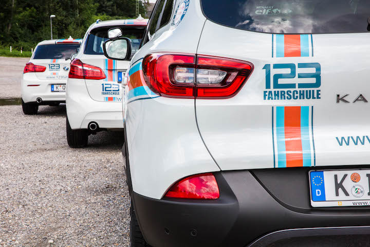 Fahrschule Recklinghausen Auto von hinten in der Reihe