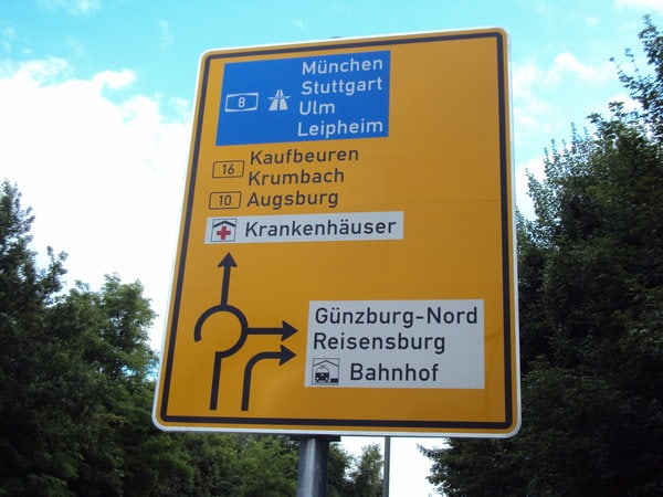 Kreisverkehr-Vorwegweiser-Schild.jpg