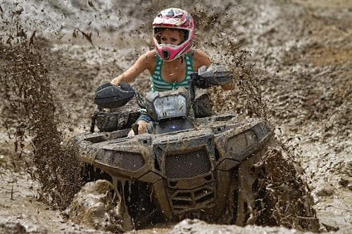 Du willst mit einem Quad im Schlamm fahren? Jetzt zum Führerschein anmelden! Quad-Fuehrerschein-im-Schlamm-fahren-123FAHRSCHULE.jpg