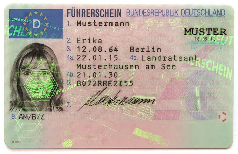 Rechtliche Rahmenbedingungen - Fuehrerschein hinten.jpg