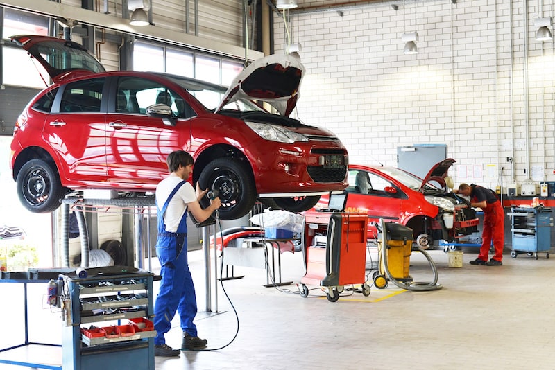 Rechtliche-Rahmenbedingungen-Hauptuntersuchung-Werkstatt-Auto.jpeg