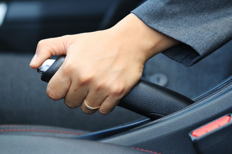 Ruhender-Verkehr-handbremse.jpeg