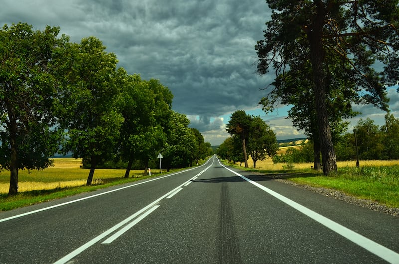 Strassenverkehrssysteme-nutzung-einseitige_fahrstreifenbegrenzung.jpeg
