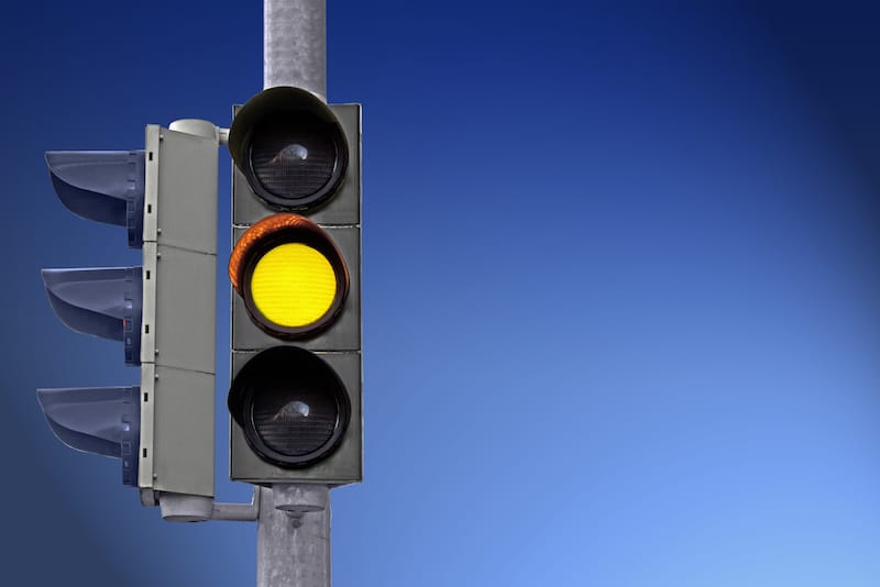 Verkehrsregelungen-Bahnuebergaenge-gelbe_ampel.jpeg