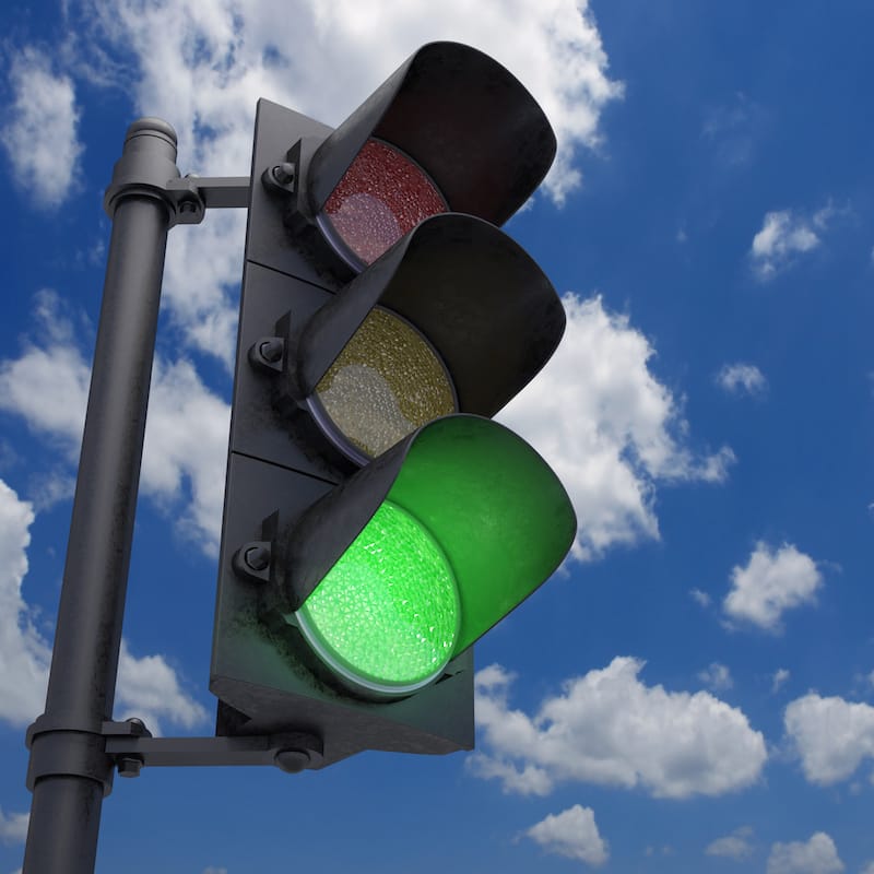Verkehrsregelungen-Bahnuebergaenge-gruene_ampel.jpeg