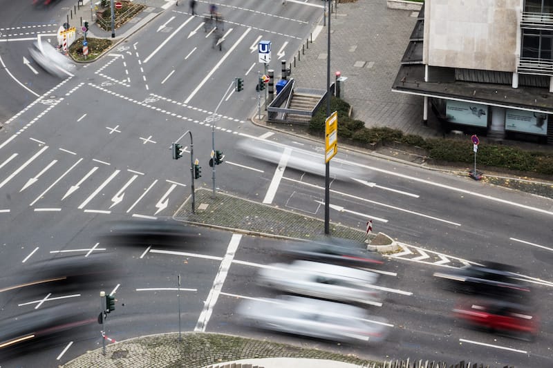 Verkehrszeichen-Fahrbahnmarkierungen.jpeg