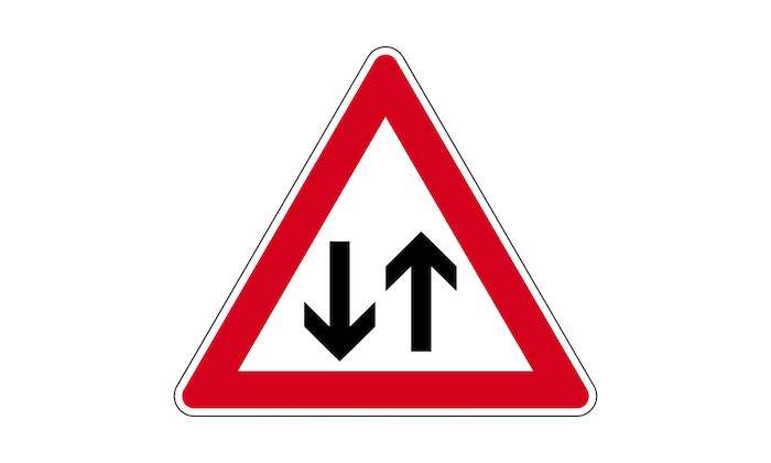 Verkehrszeichen-Gegenverkehr.jpg