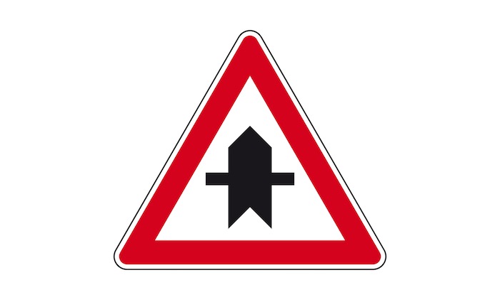 Verkehrszeichen-Vorfahrt.jpg