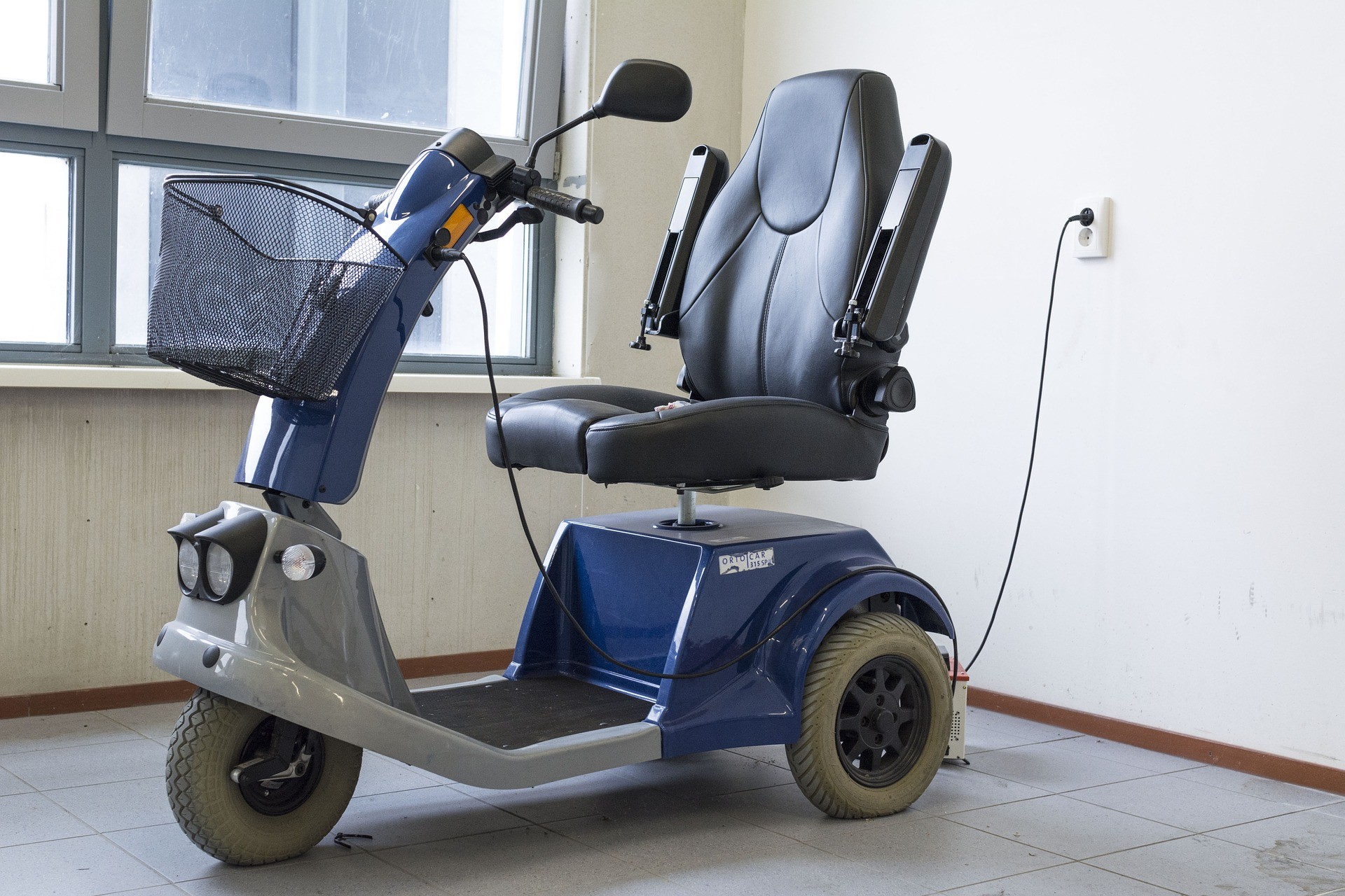 mobility-scooter-1372965_1920.jpg